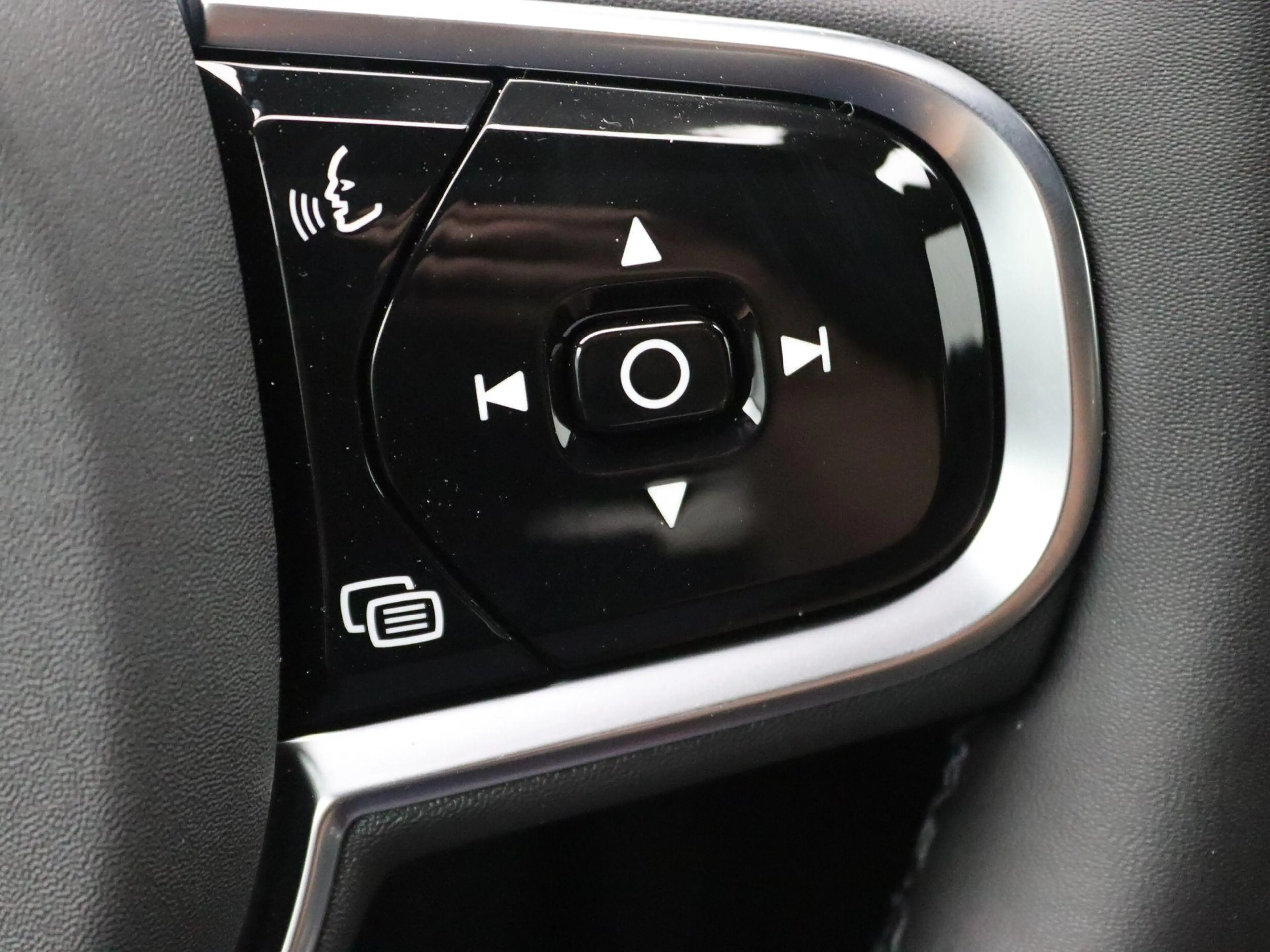 Volvo XC60 2.0 T6 Plug-in hybrid AWD Plus Dark 355PK Aut. Pan — photo 23