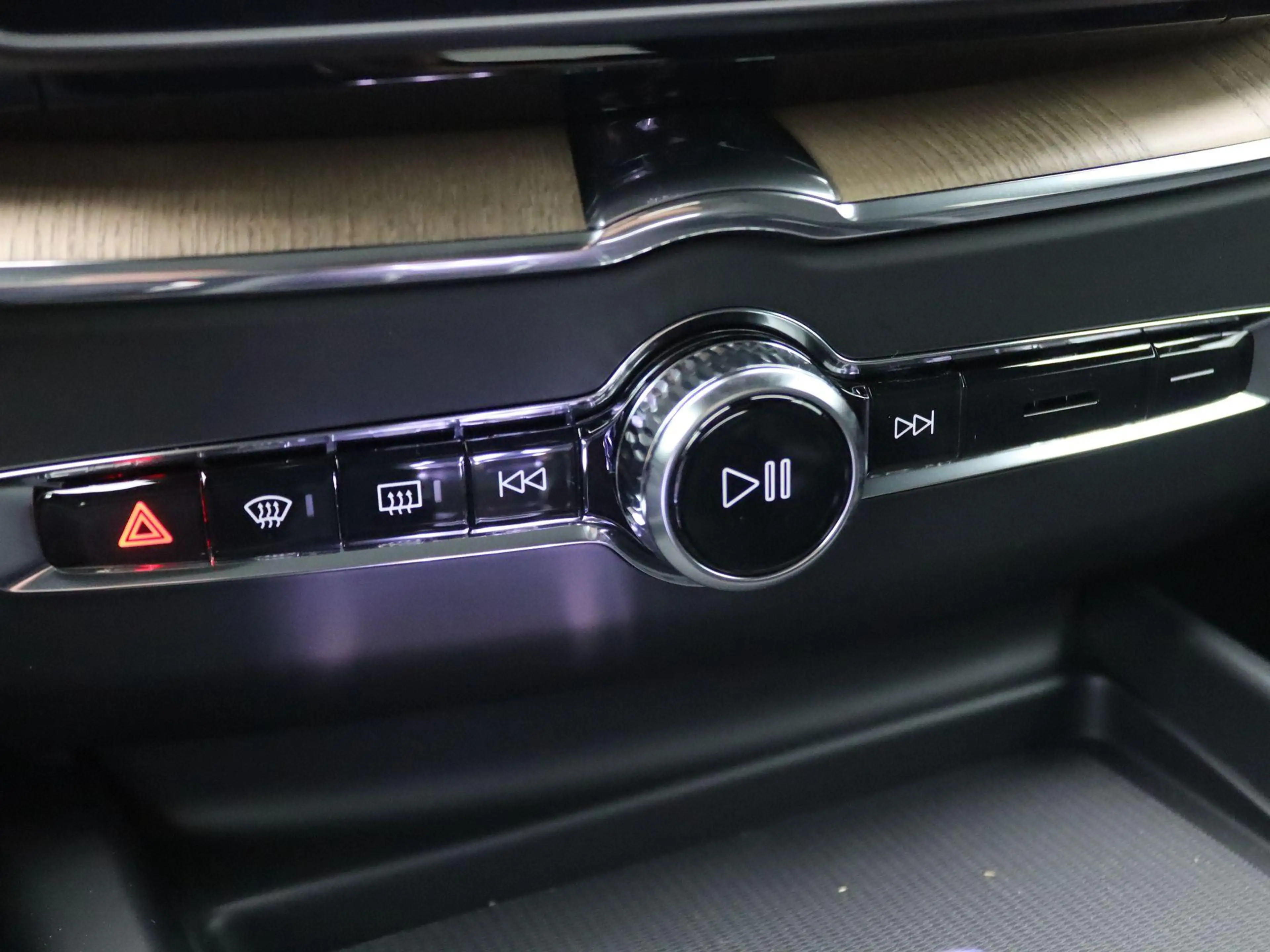 Volvo XC60 2.0 T6 Plug-in hybrid AWD Plus Dark 355PK Aut. Pan — photo 35