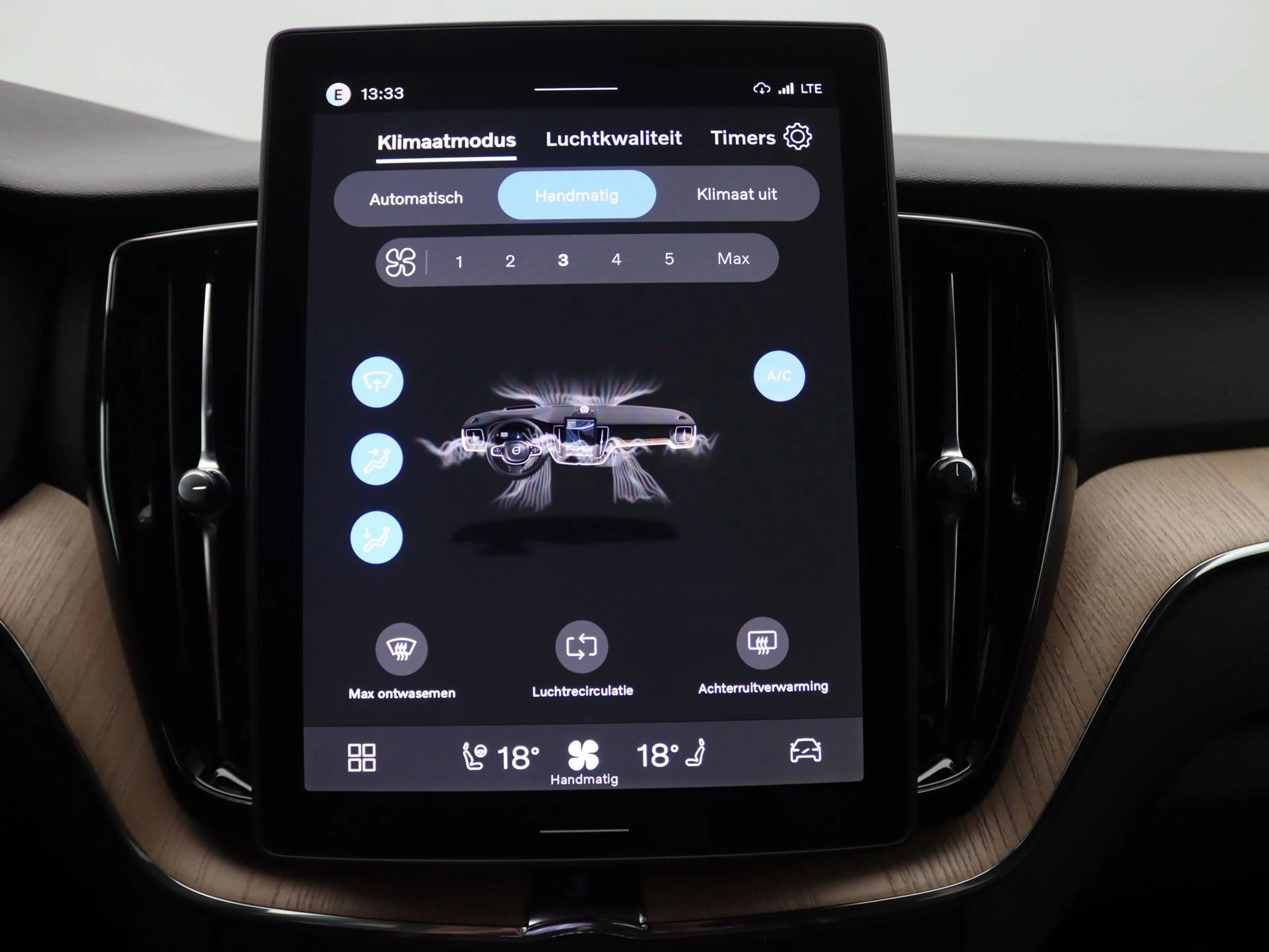 Volvo XC60 2.0 T6 Plug-in hybrid AWD Plus Dark 355PK Aut. Pan — photo 32