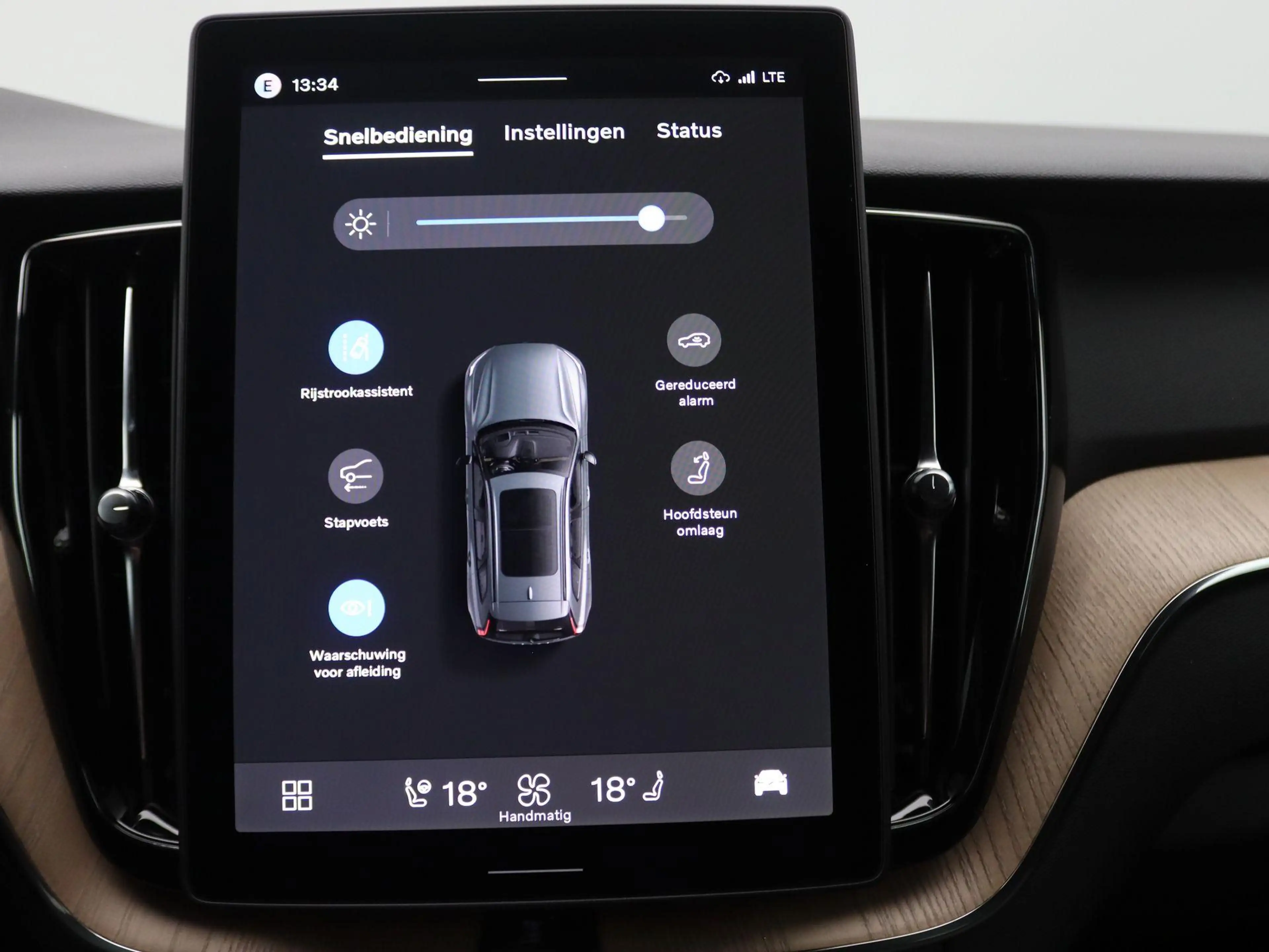 Volvo XC60 2.0 T6 Plug-in hybrid AWD Plus Dark 355PK Aut. Pan — photo 34