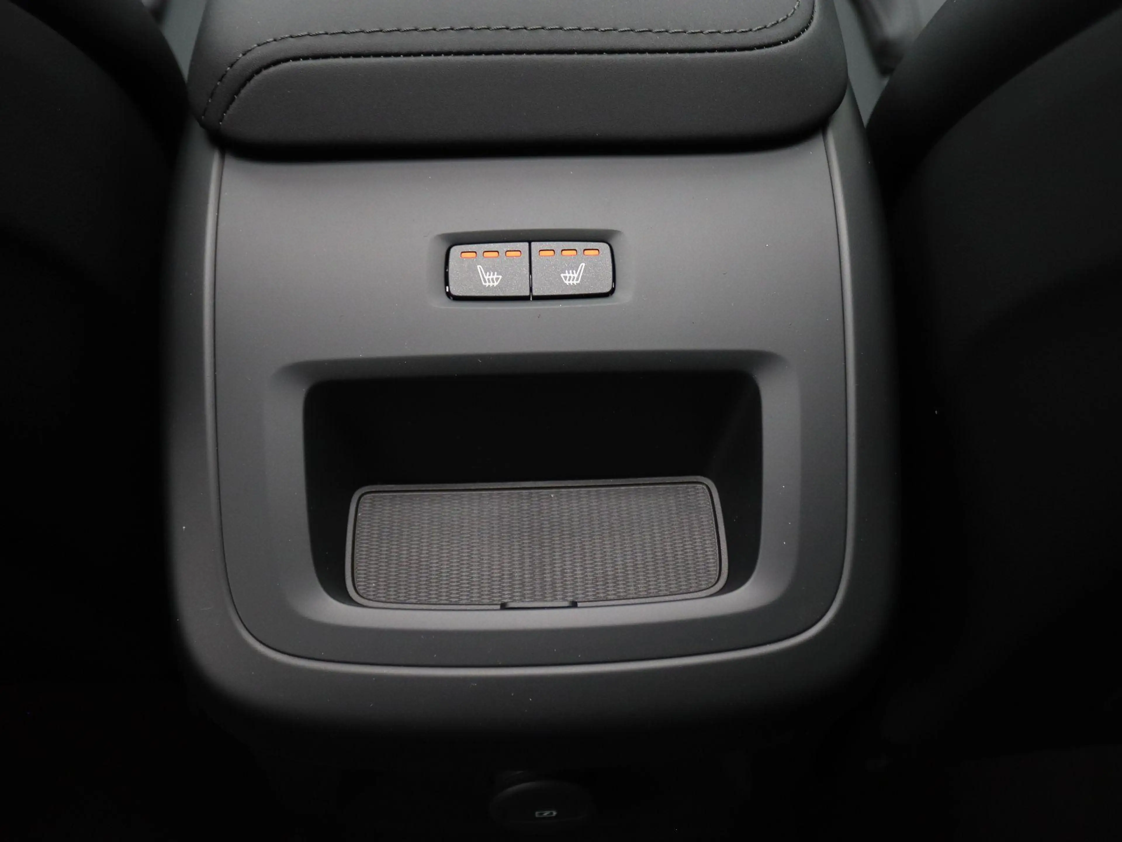 Volvo XC60 2.0 T6 Plug-in hybrid AWD Plus Dark 355PK Aut. Pan — photo 45