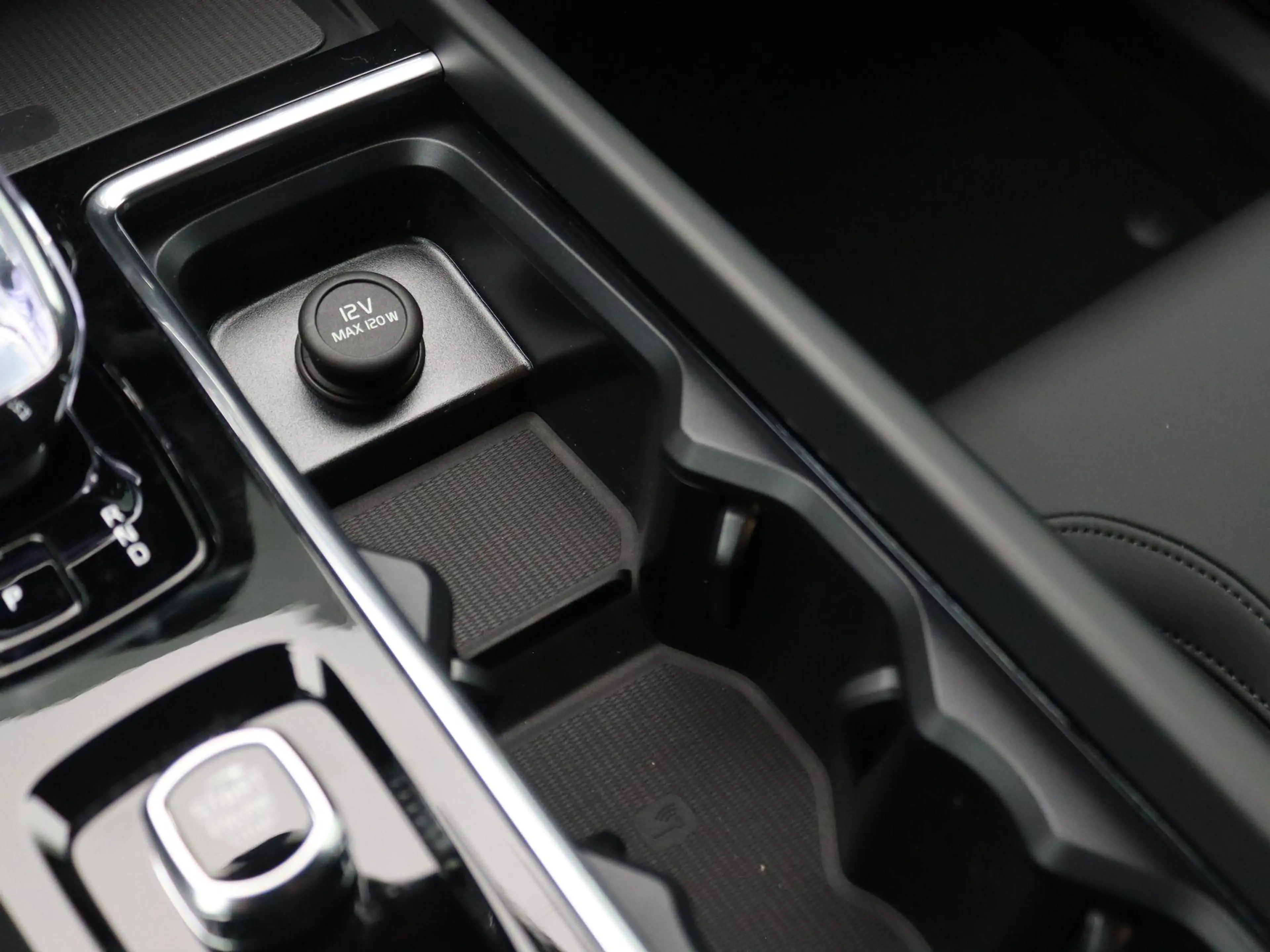 Volvo XC60 2.0 T6 Plug-in hybrid AWD Plus Dark 355PK Aut. Pan — photo 37