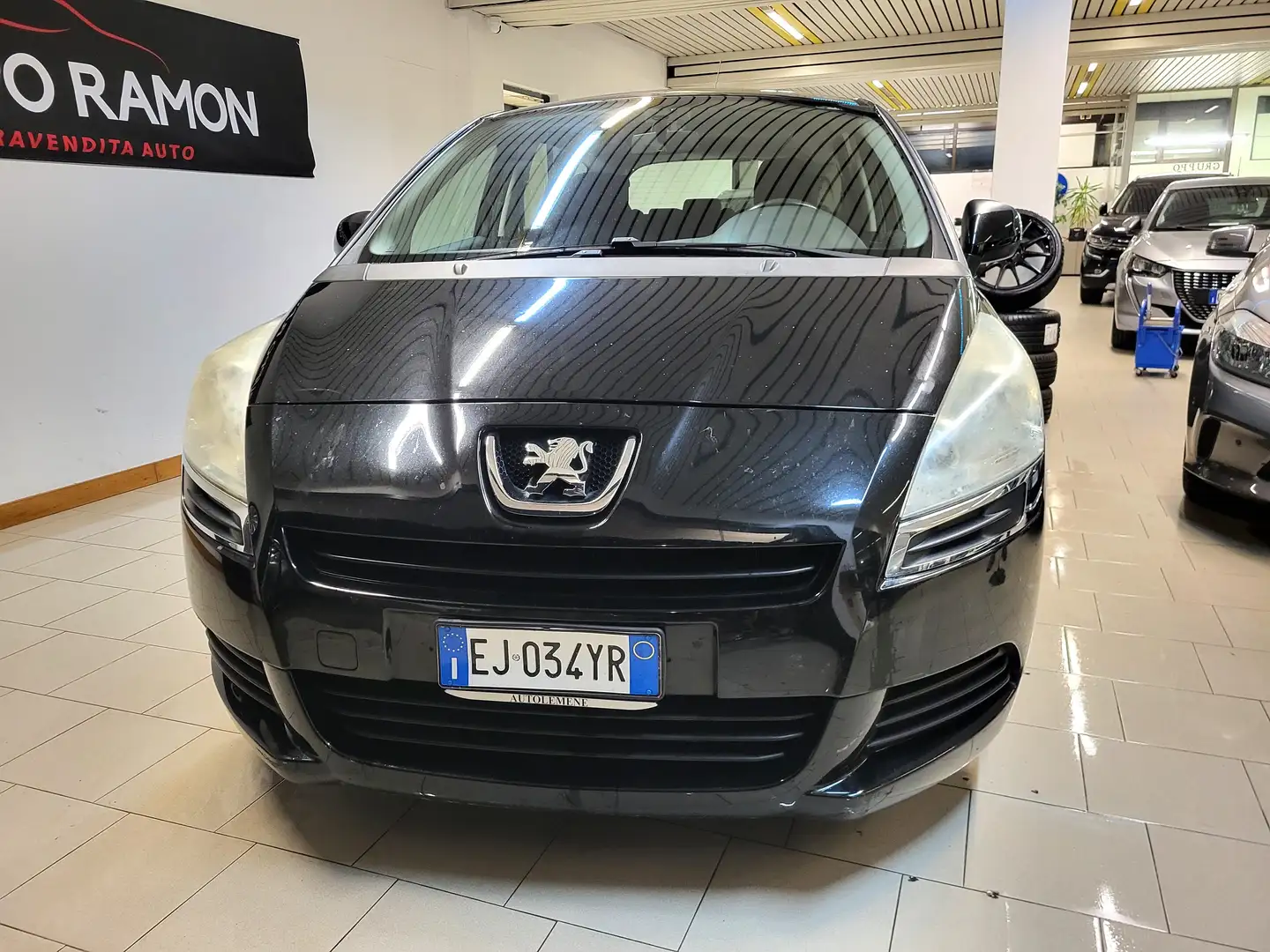 Peugeot 5008 Buisness 1.6 HDI Negro - 2