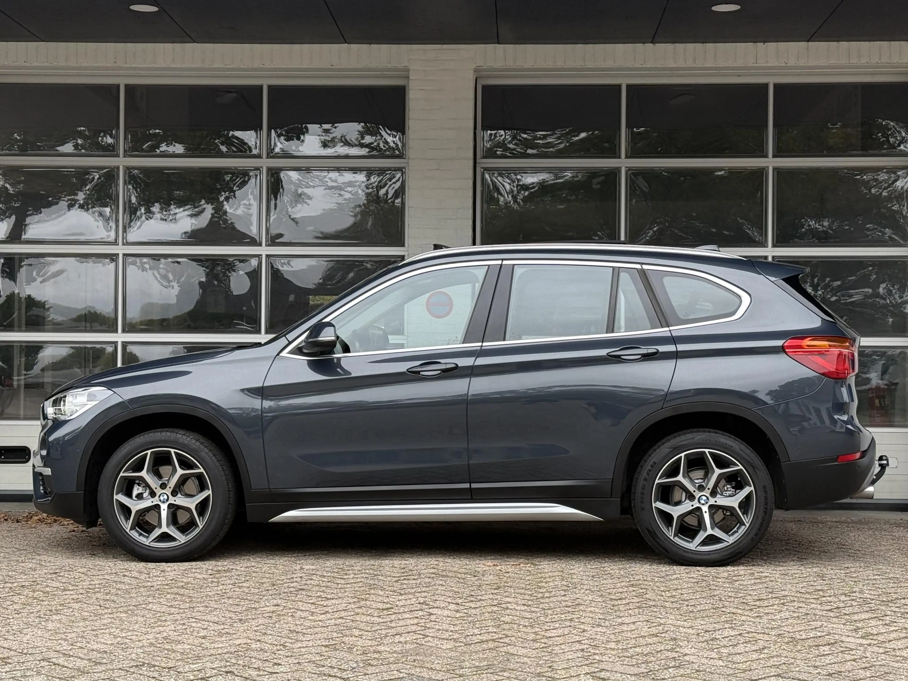 BMW X1 sDrive18i X LINE | HEAD UP | PANORAMA | CAMERA | S — photo 2