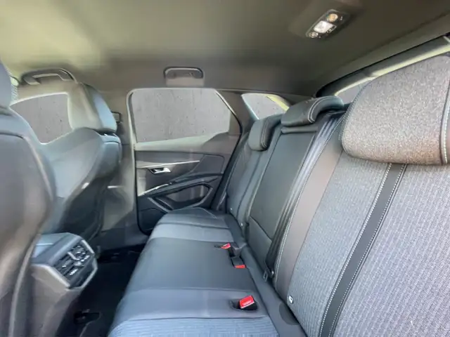 Peugeot 3008 view 8