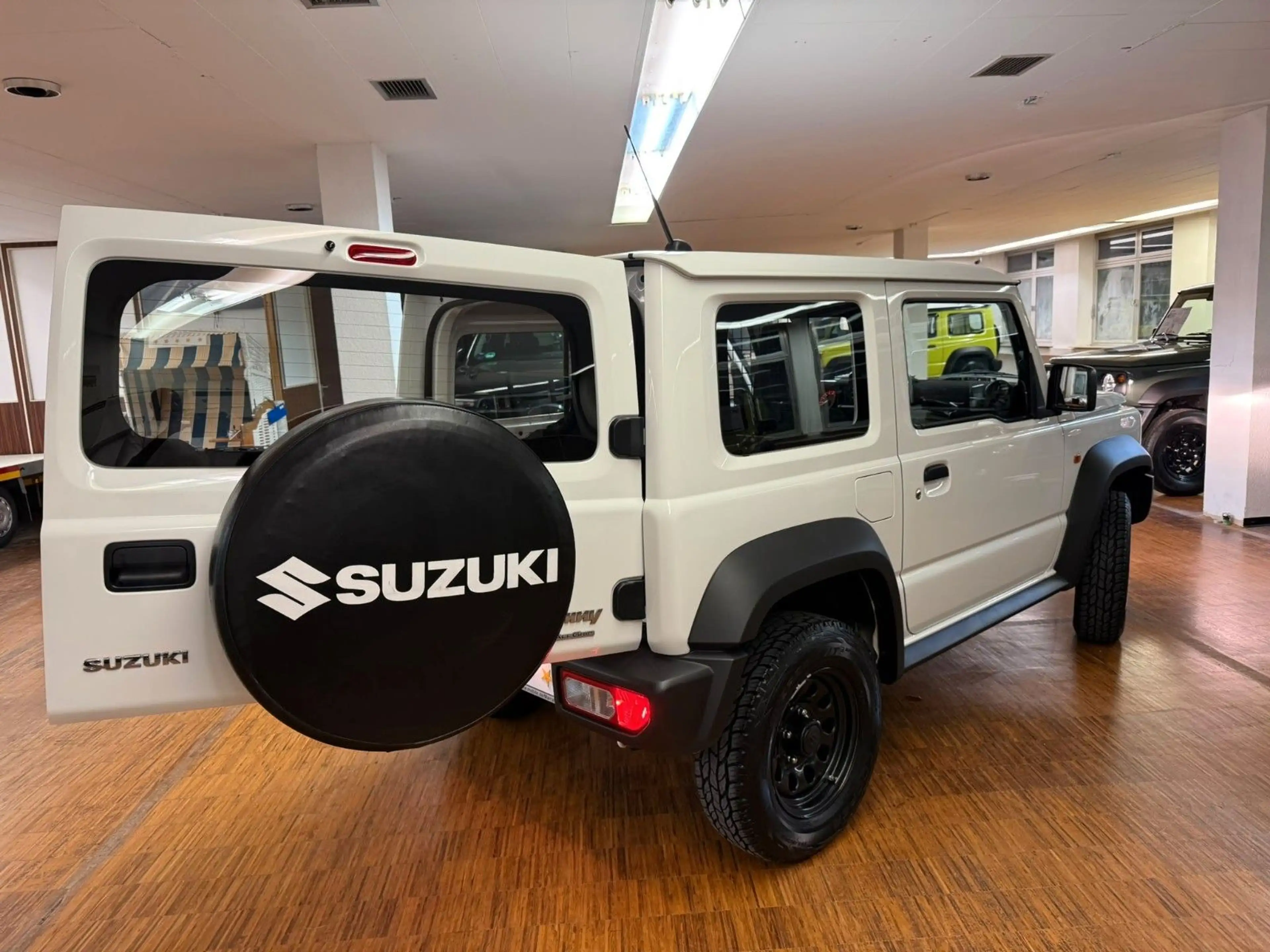 Suzuki Jimny 1.5 ALLGRIP NFZ MIT MWST — photo 6
