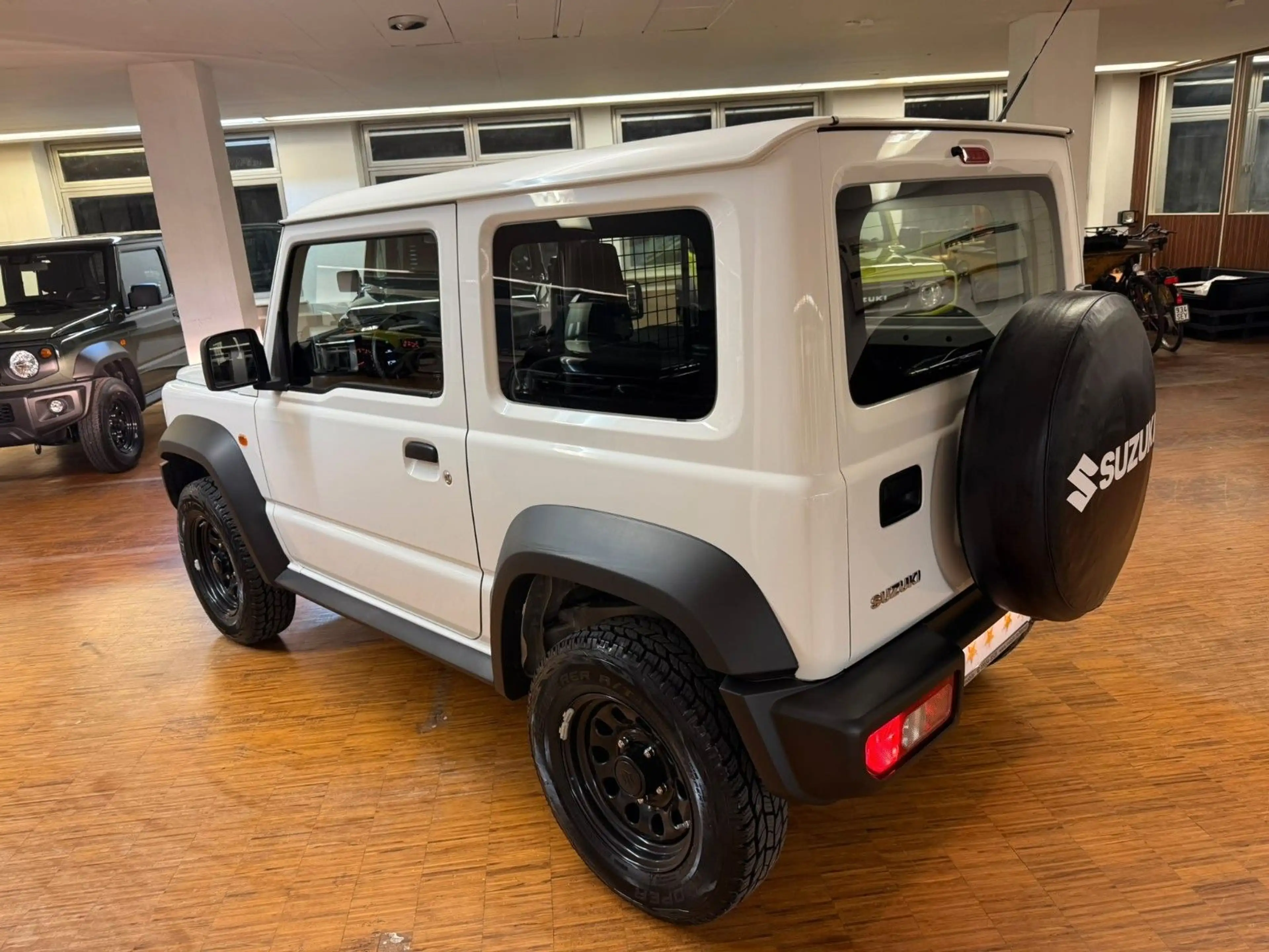 Suzuki Jimny 1.5 ALLGRIP NFZ MIT MWST — photo 2