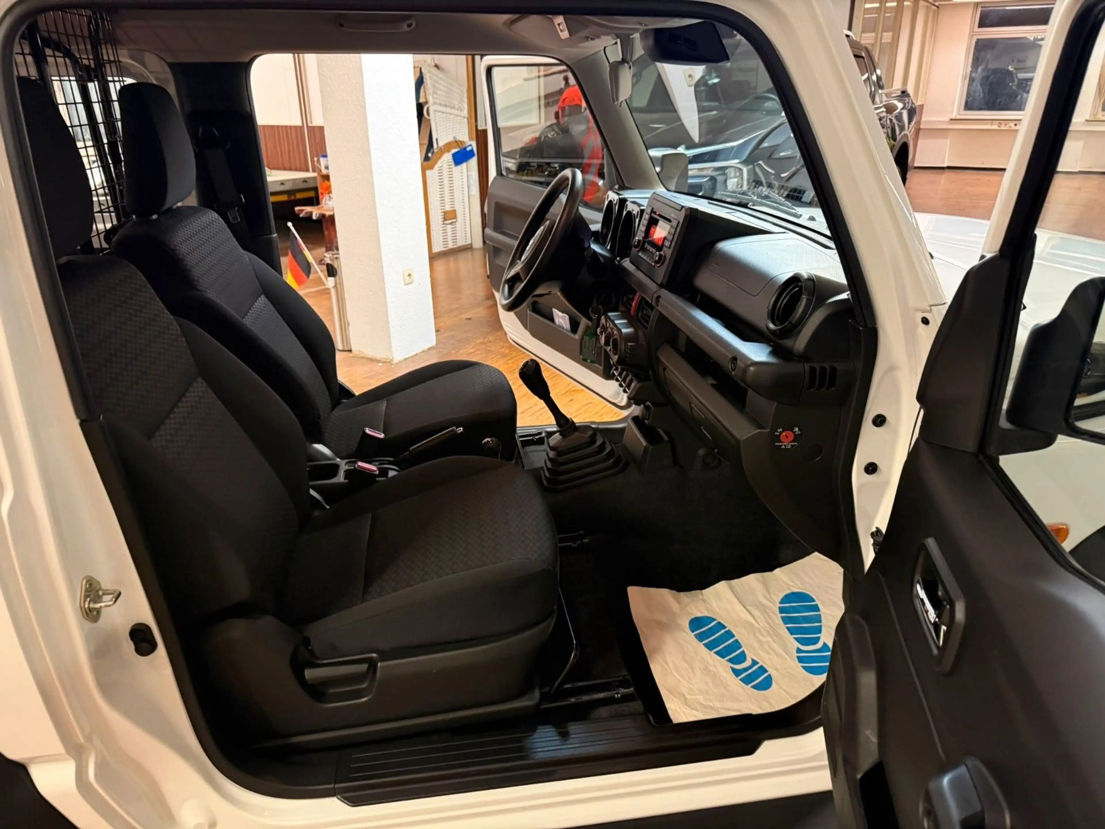 Suzuki Jimny 1.5 ALLGRIP NFZ MIT MWST — photo 11