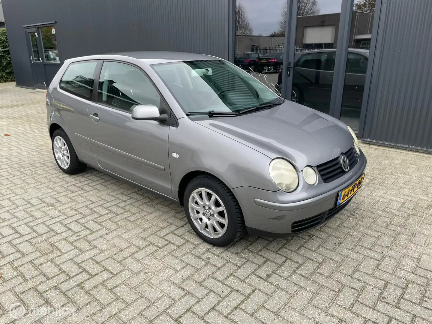 Volkswagen Polo 1.4-16V Athene Gris - 2