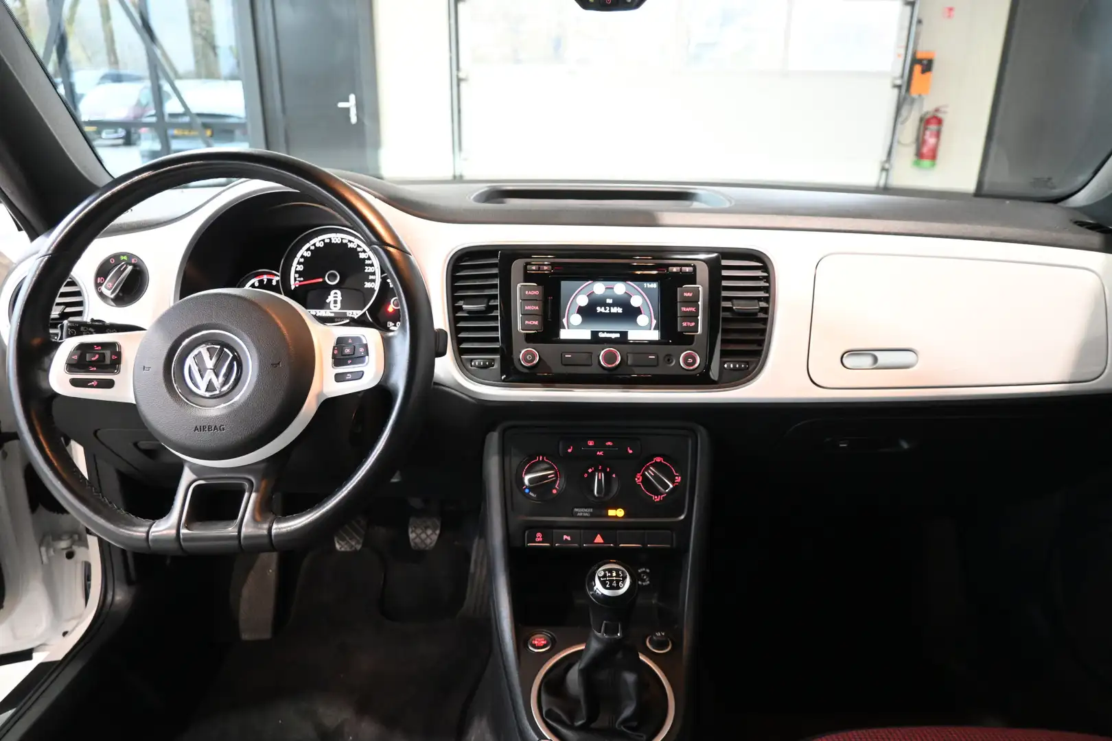 Volkswagen Beetle Cabriolet 1.2 TSI Design BlueMotion Cruise control Wit - 2