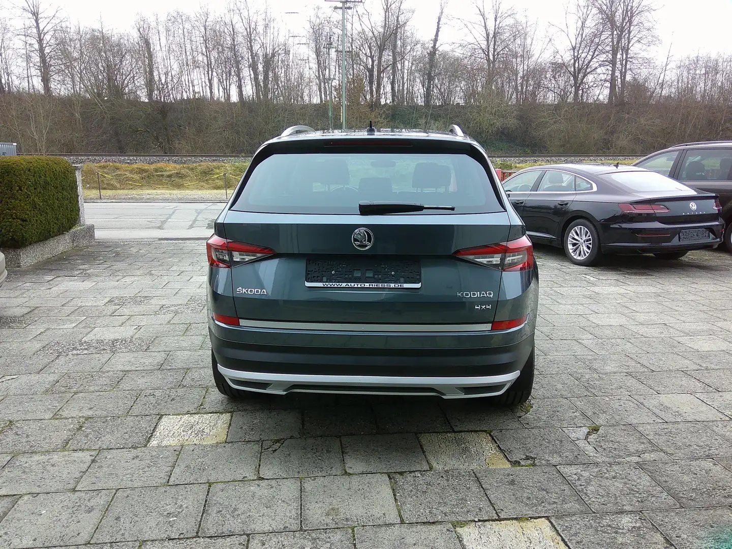 Skoda Kodiaq Scout 4x4 DSG / 7 Sitzer Grau - 2