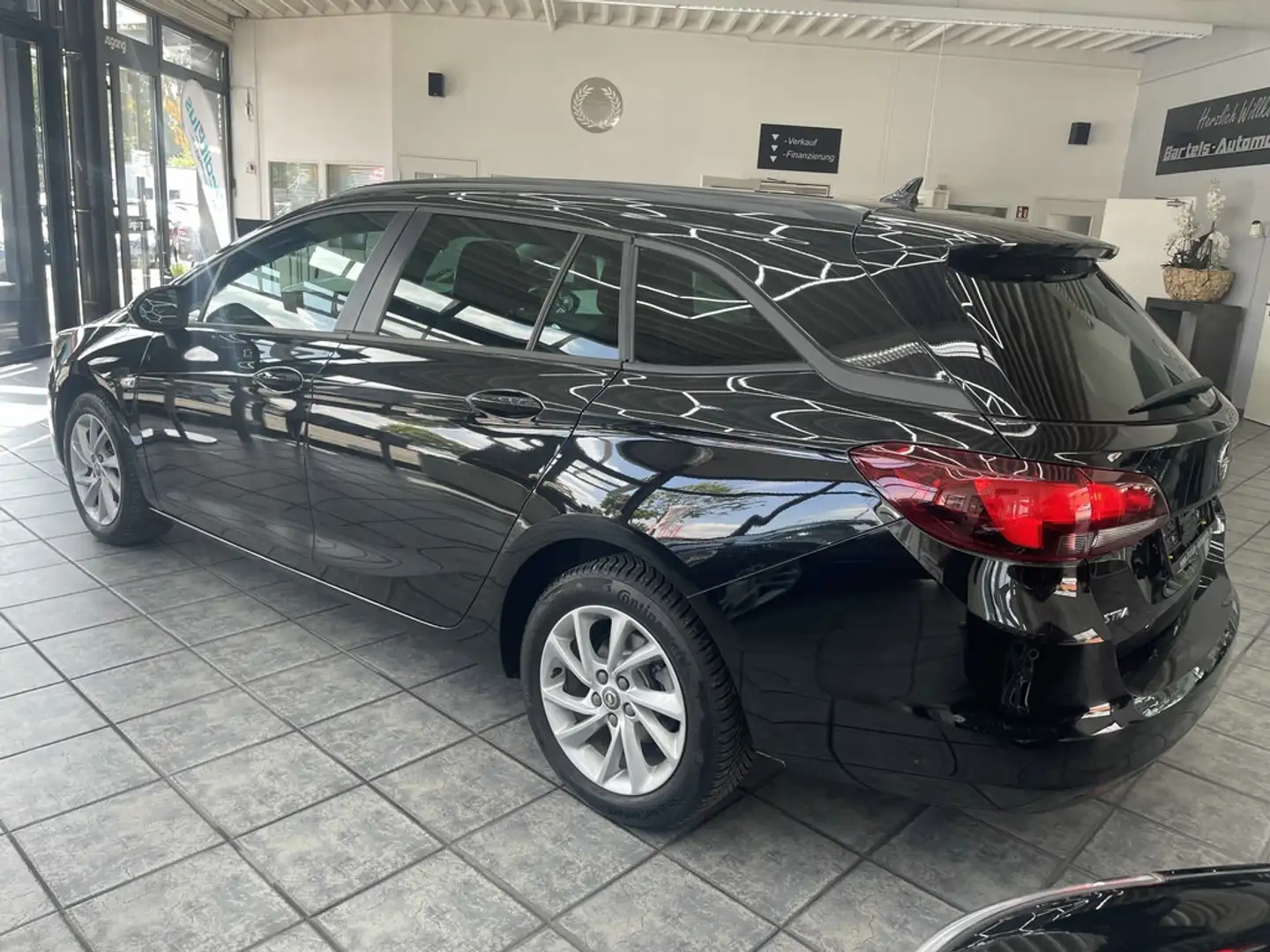 Opel Astra Sports Tourer 1.5 CDTI Business, LED, Navi Black - 2
