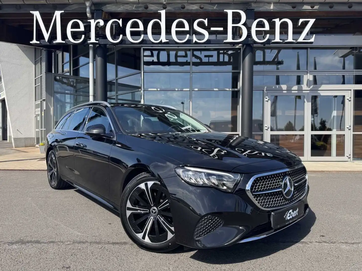 Mercedes-Benz E 220 d Avantgarde+Pano+AHK+Distr+19Zoll+MBUX Noir - 1