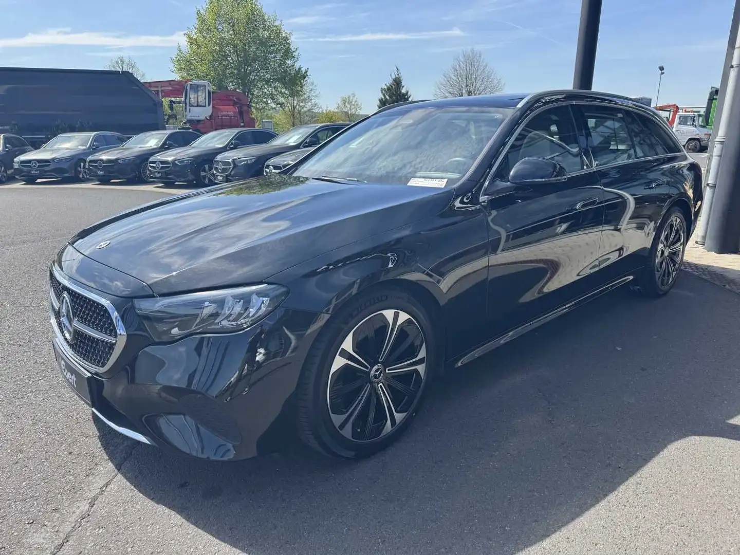 Mercedes-Benz E 220 d Avantgarde+Pano+AHK+Distr+19Zoll+MBUX Noir - 2
