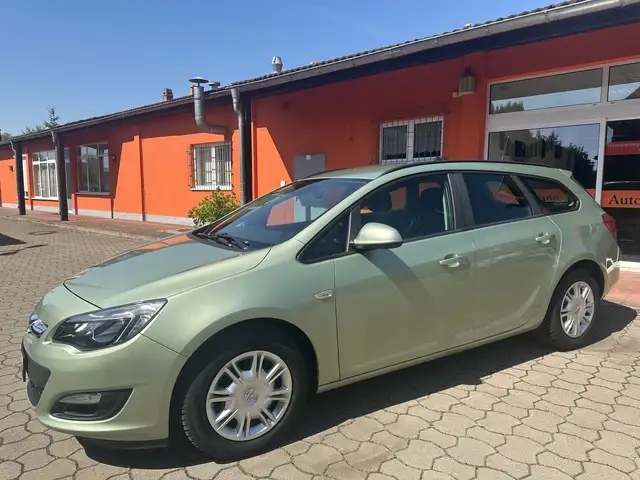 Opel Astra view 3