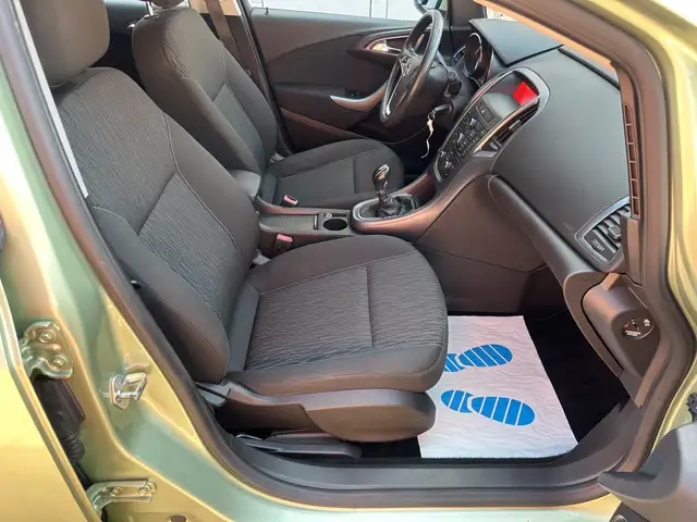 Opel Astra view 11