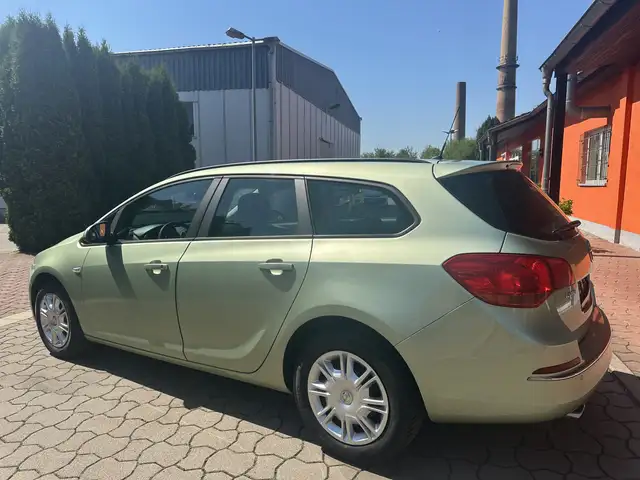 Opel Astra view 6