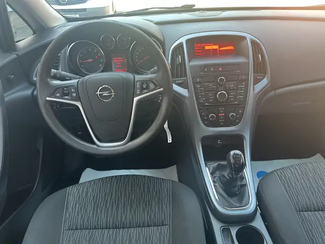Opel Astra view 8
