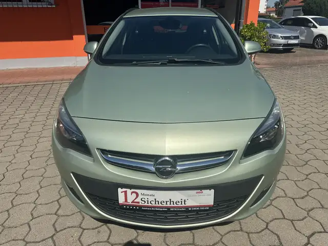 Opel Astra view 2