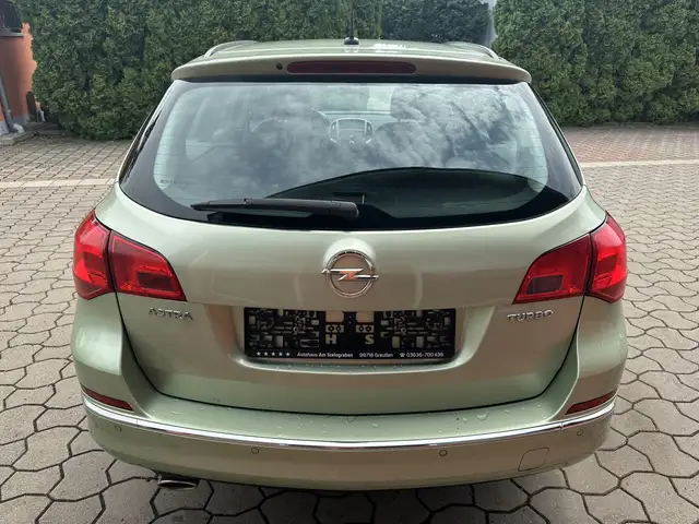 Opel Astra view 5