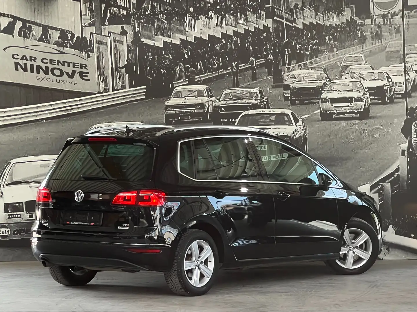 Volkswagen Golf Sportsvan 1.6 CR TDi Highline DSG/Navigatie/PDC V + Achter Noir - 2