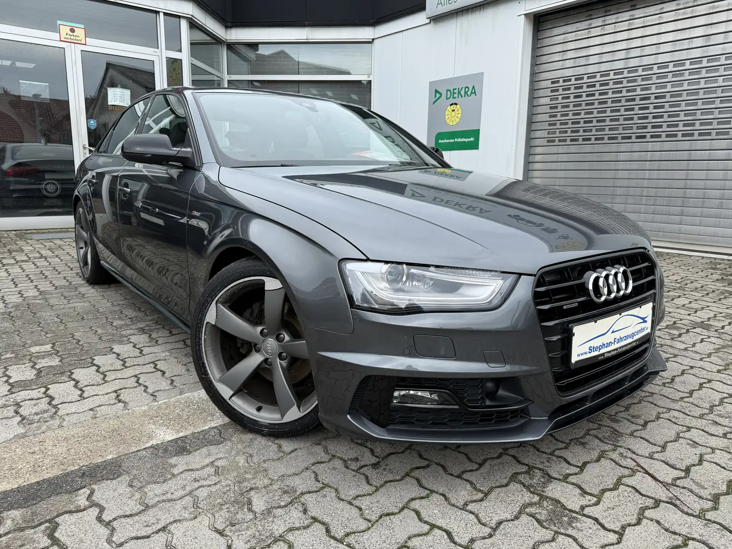 Audi A4 TFSI quattro 3xS-Line mit Klima/Navi/Alus/GSHD/PDC Szary - 1