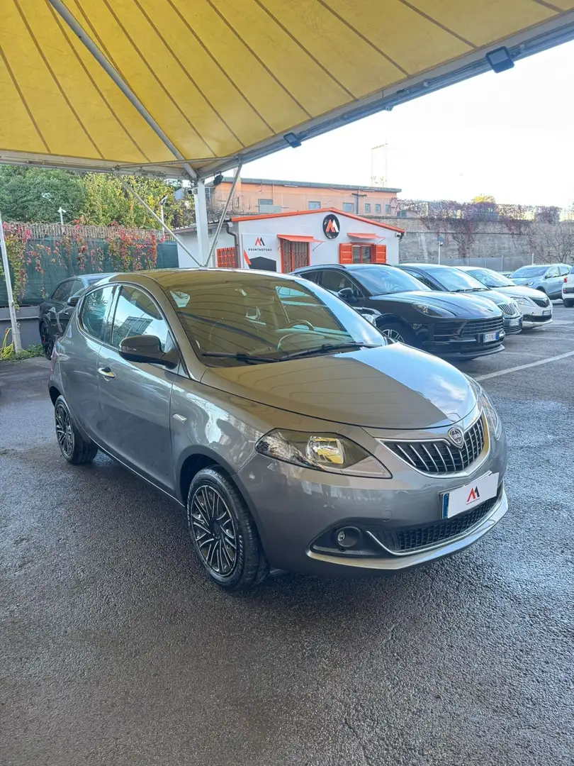 Lancia Ypsilon Ypsilon 1.0 FireFly 5 porte S&S Hybrid Gold Gris - 2