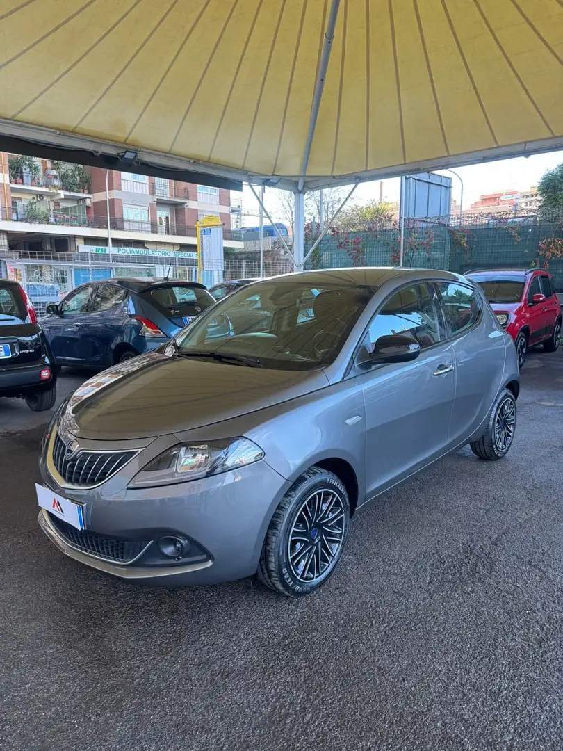 Lancia Ypsilon Ypsilon 1.0 FireFly 5 porte S&S Hybrid Gold Gris - 1