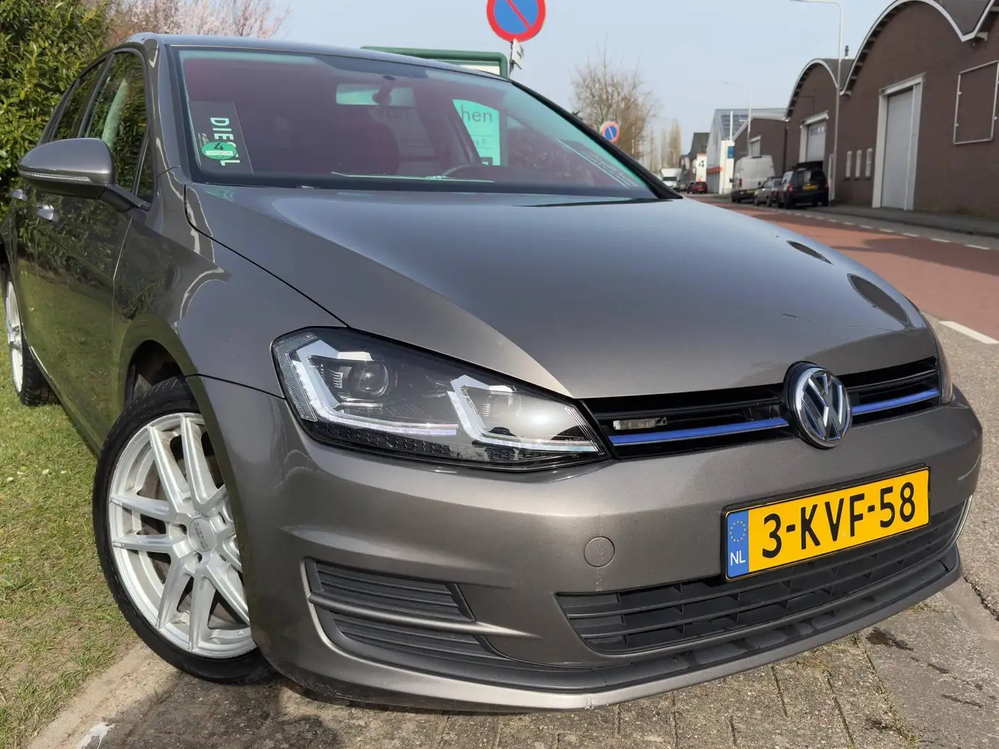 Volkswagen Golf 1.6 TDI Trendline Grau - 1