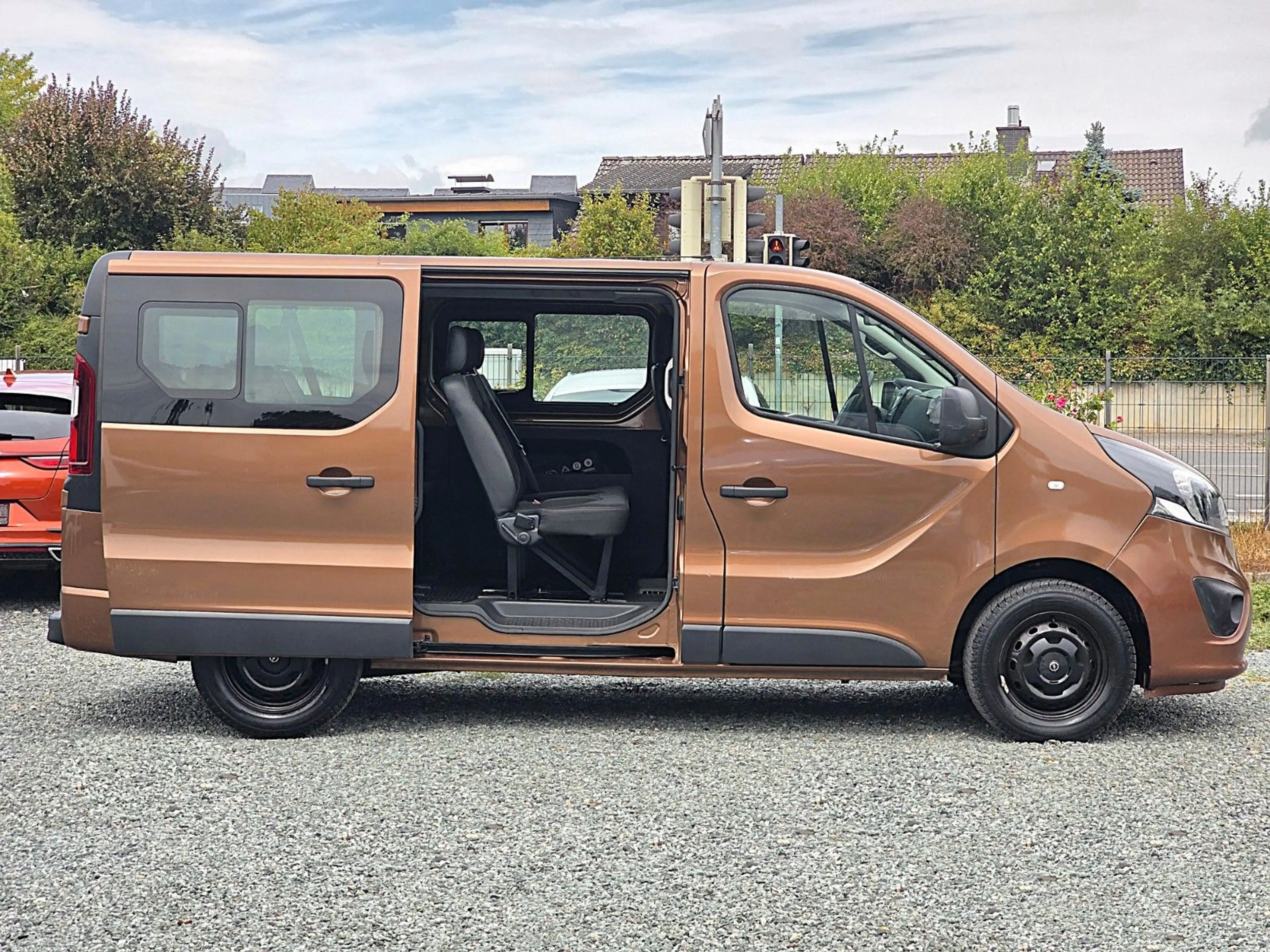 Opel Vivaro B Combi L1H1 145 2,7t NAVI/KAMERA/9SITZER — photo 5