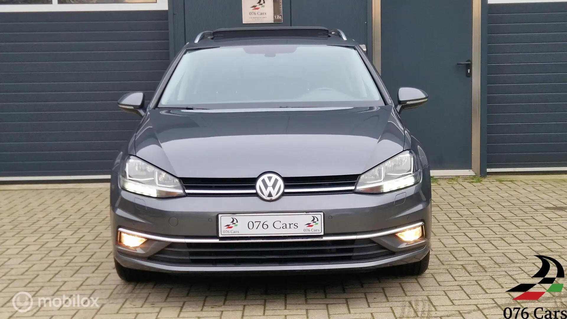 Volkswagen Golf Variant 1.5 TSI Highline PANO CAMERA VIRTUAL TREKHAAK DEAL Grau - 2