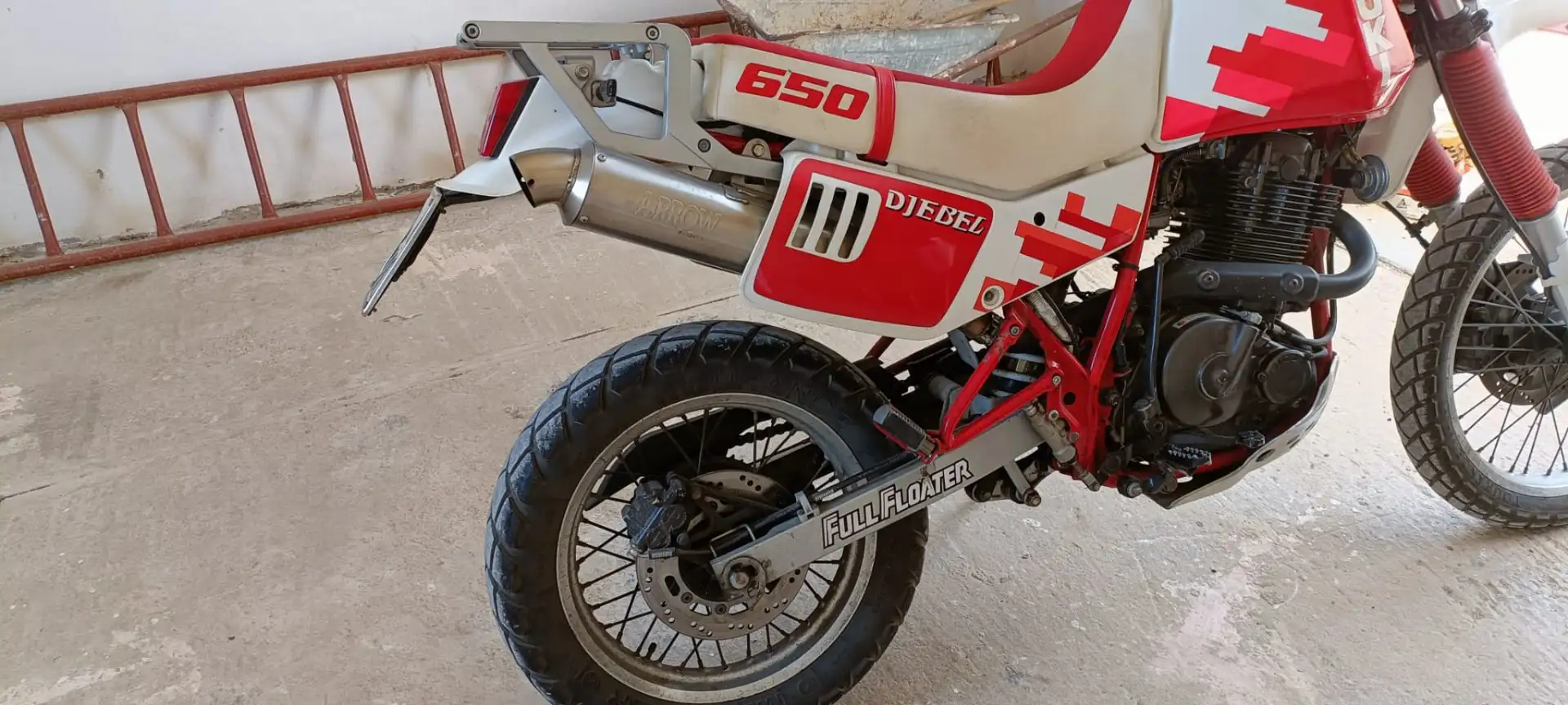 Suzuki DR 650 Rouge - 2
