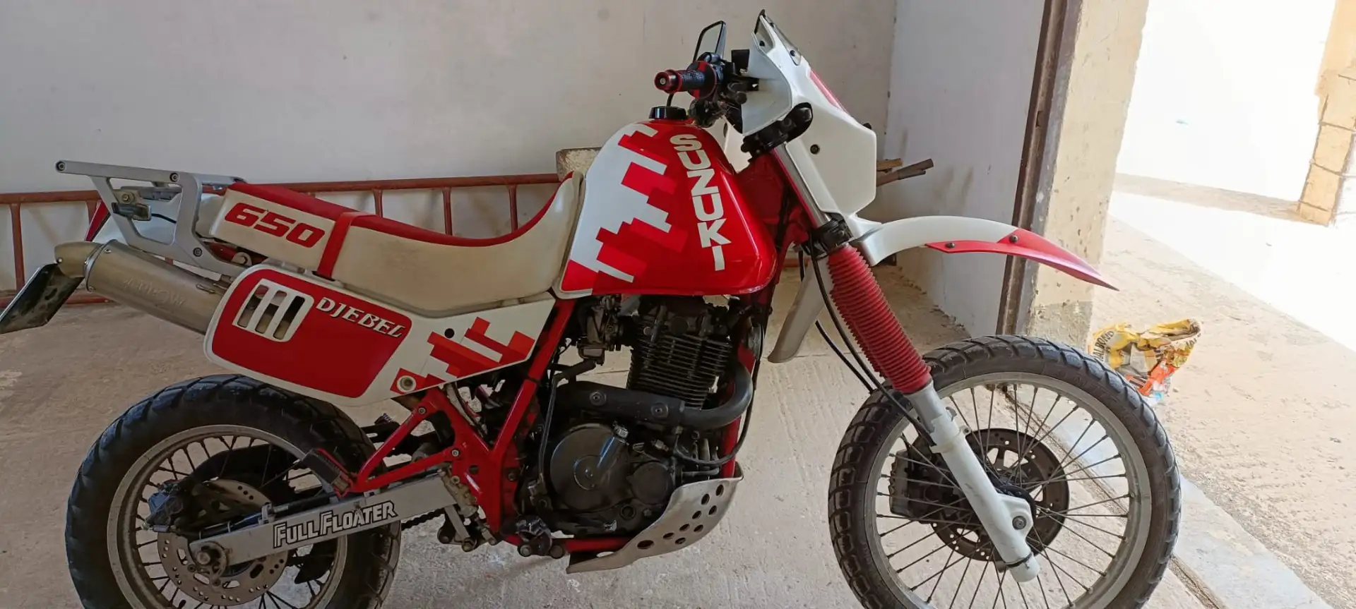 Suzuki DR 650 Rouge - 1