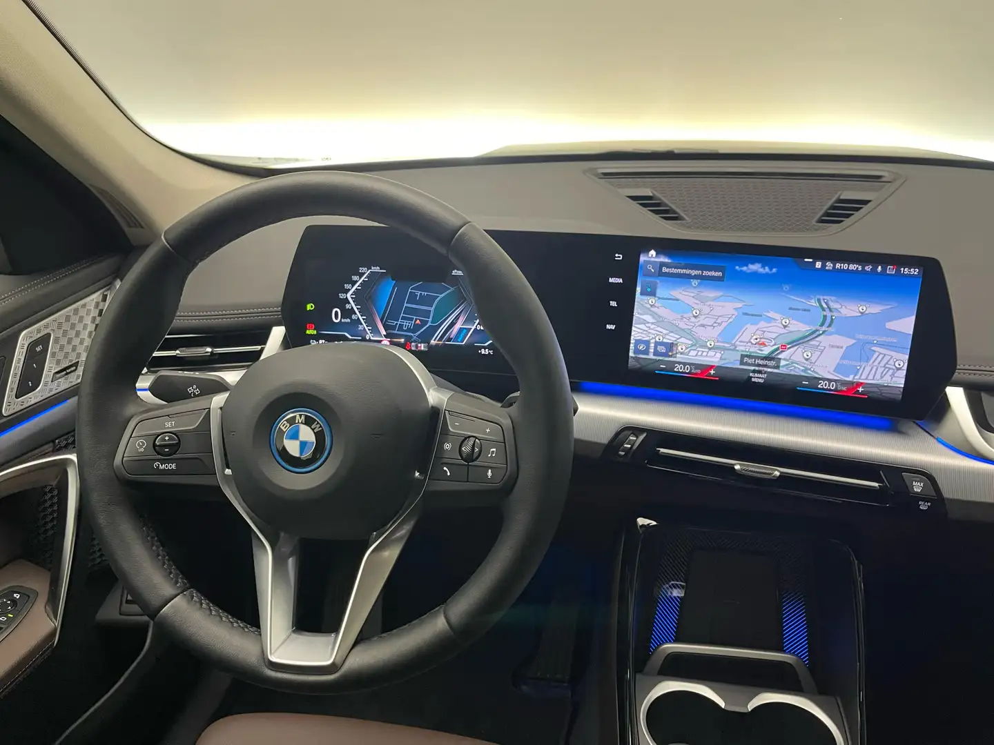 BMW iX1 xDrive30 Launch Edition 67 kWh Blauw - 2