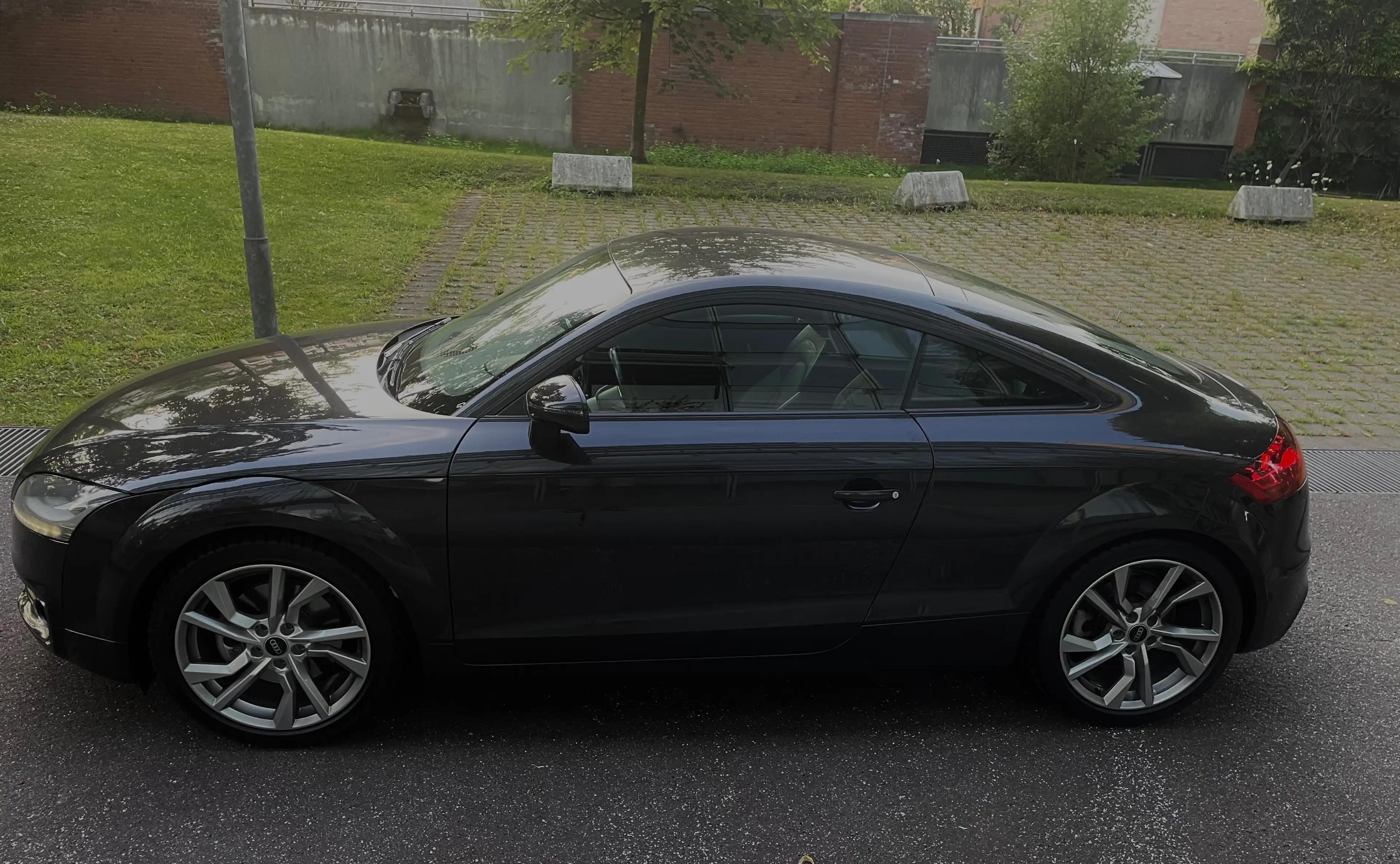 Audi TT 2.0 TFSI Coupe quattro S-Line Leder S-Tronic LED 2-Hand — photo 6