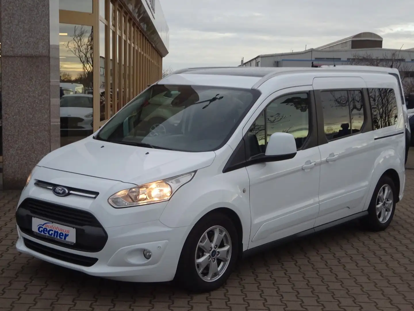 Ford Grand Tourneo Connect Titanium BTW KMP Rampe Blanc - 2