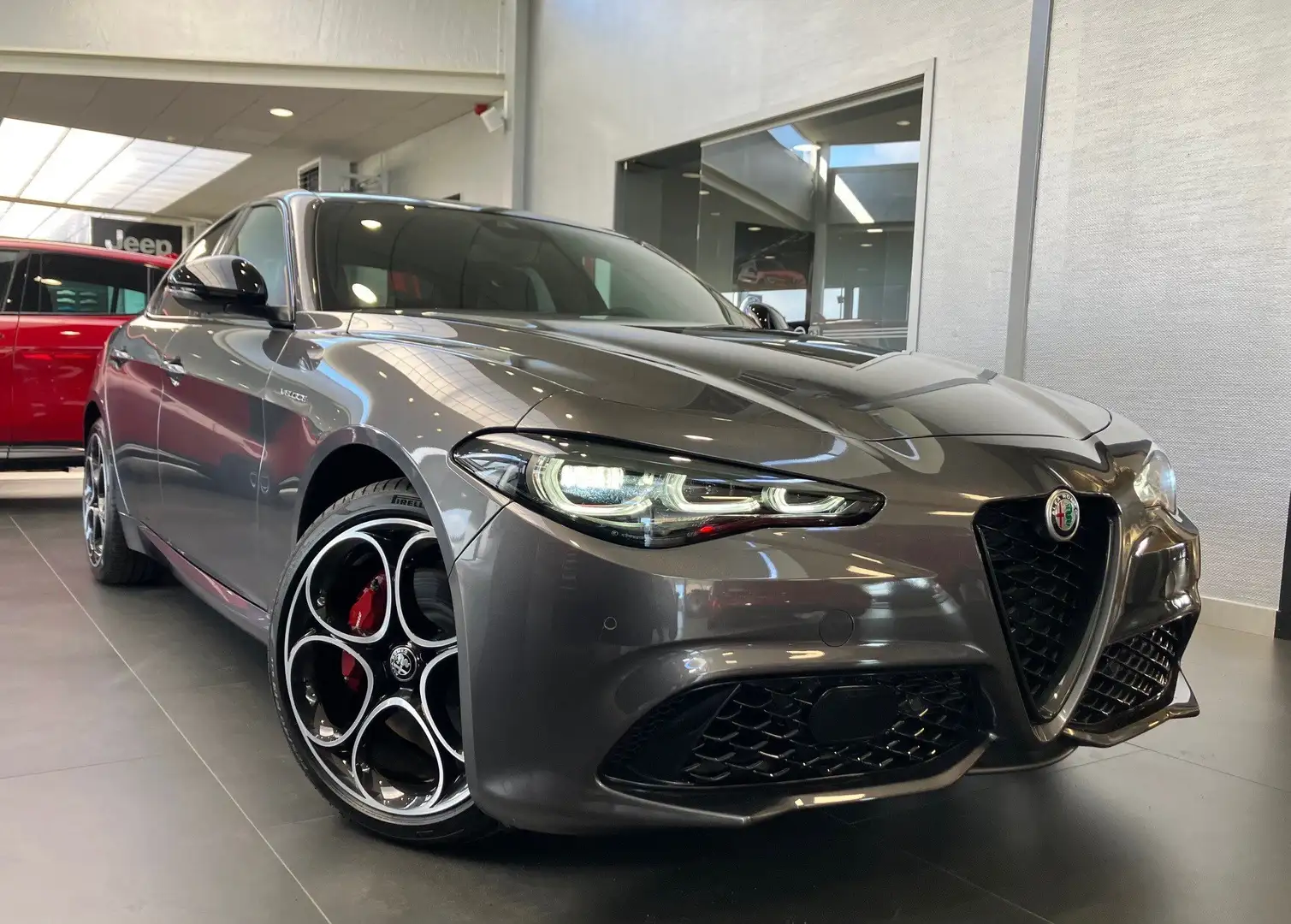 Alfa Romeo Giulia VELOCE 2.0 TURBO 280PK Q4 | FULL OPTION | -18,4% Grey - 1