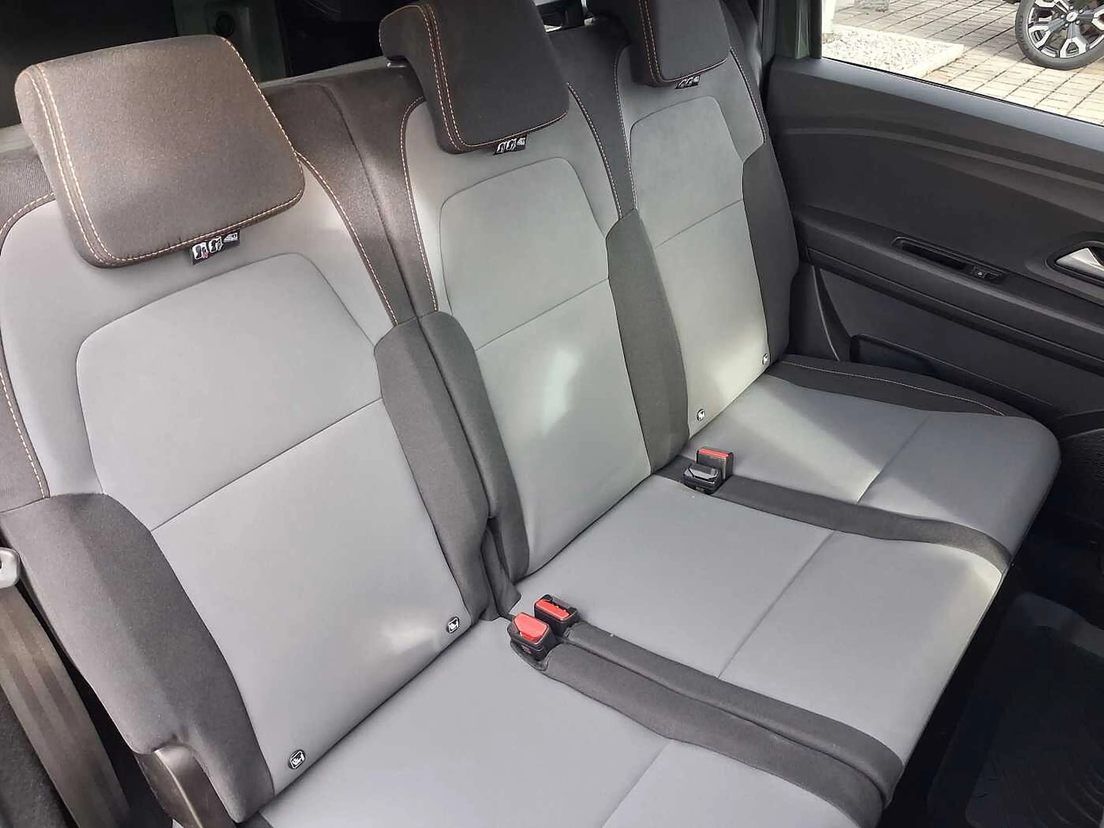 Dacia Jogger Extreme TCe 110 5 NAVI/SHZ/KAMERA — photo 13