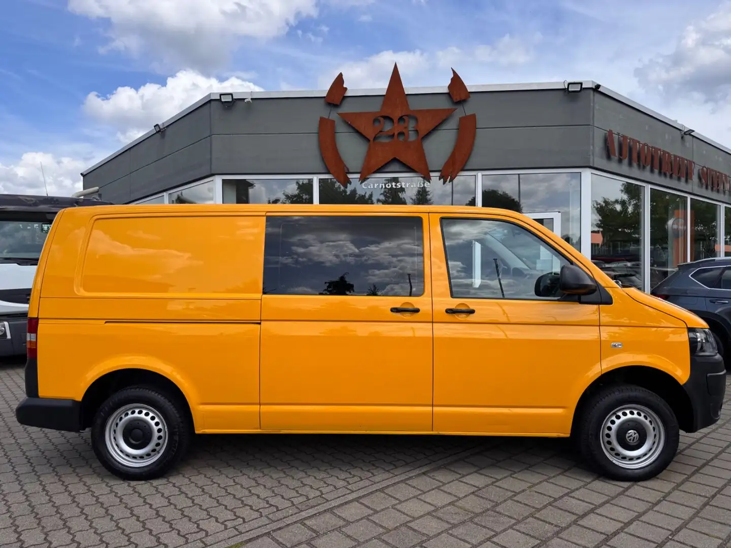 Volkswagen T5 Transporter Kasten-Kombi lang, 5-Sitzer - 1