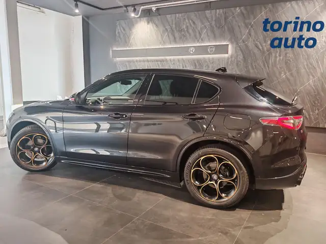 Alfa Romeo Stelvio view 3