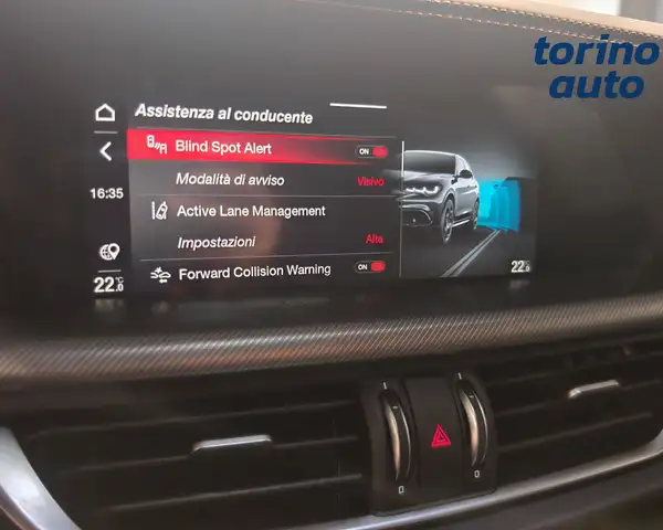 Alfa Romeo Stelvio view 18