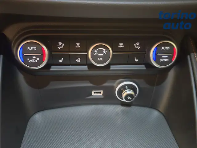 Alfa Romeo Stelvio view 22