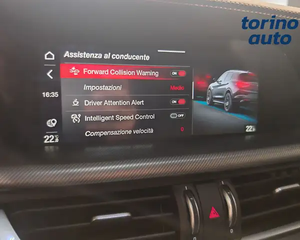 Alfa Romeo Stelvio view 19