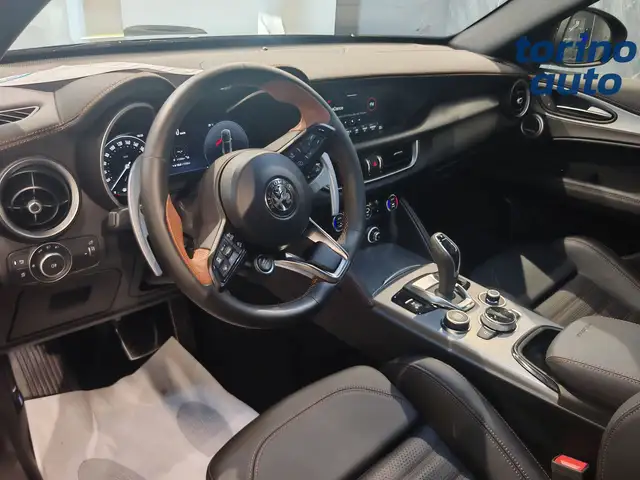 Alfa Romeo Stelvio view 8
