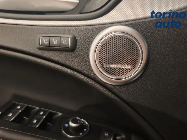 Alfa Romeo Stelvio view 27