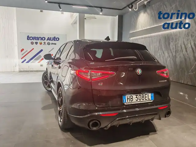 Alfa Romeo Stelvio view 4