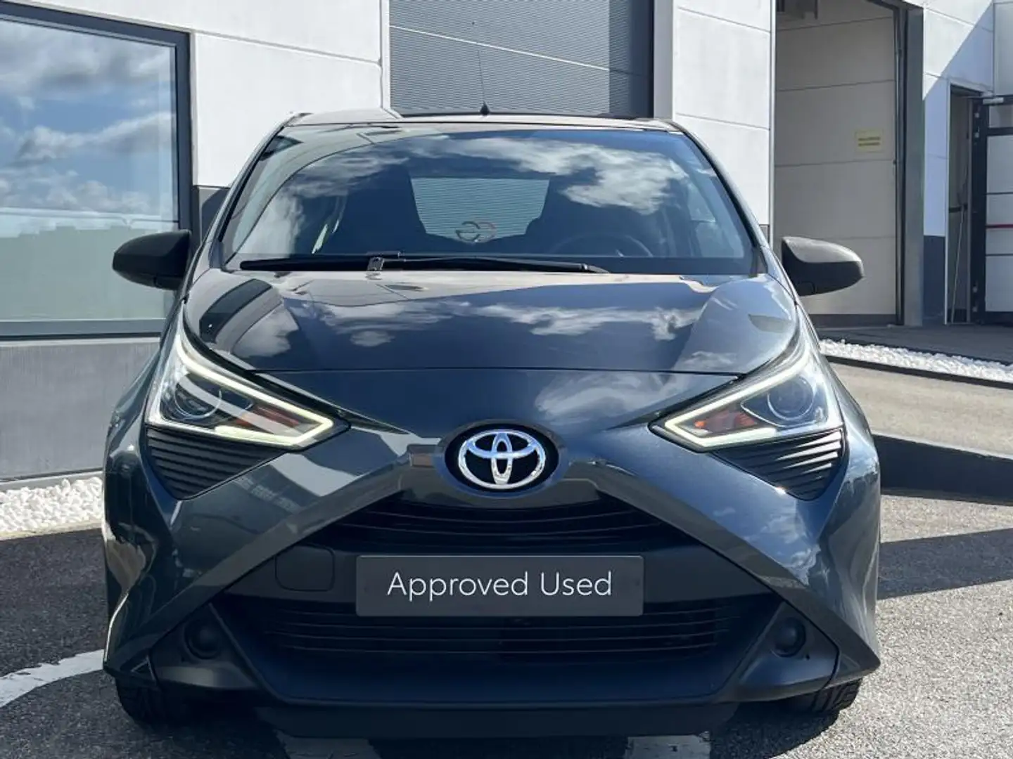 Toyota Aygo 3 d. 1,0 VVT-i 5MT x LHD Сірий - 2