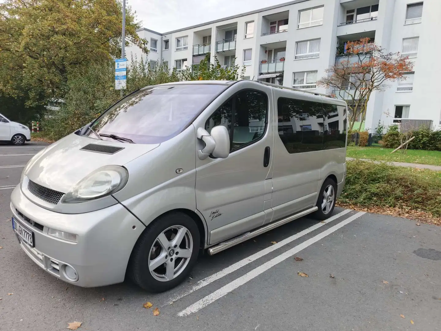 Opel Vivaro 2.5 CDTI L1H1 Silber - 2