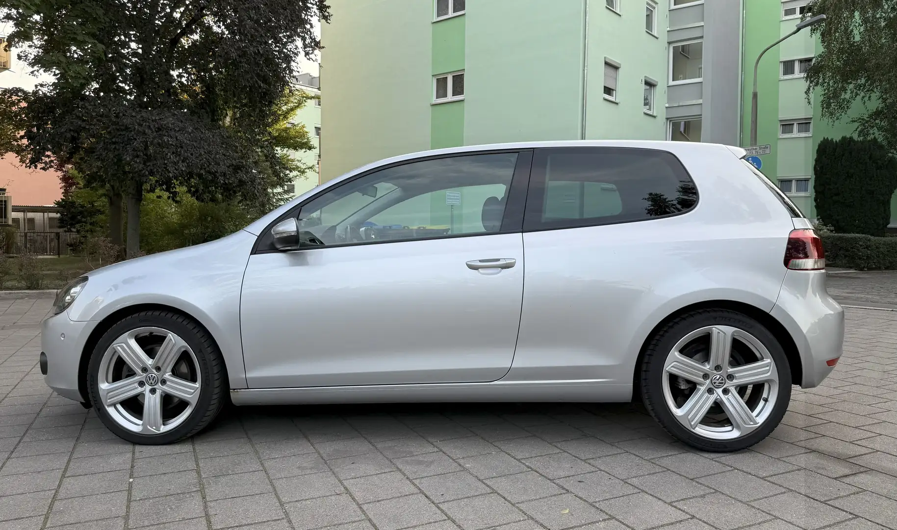 Volkswagen Golf VI 1.4 TSI Automatik Navi Leder Highline Stříbrná - 1
