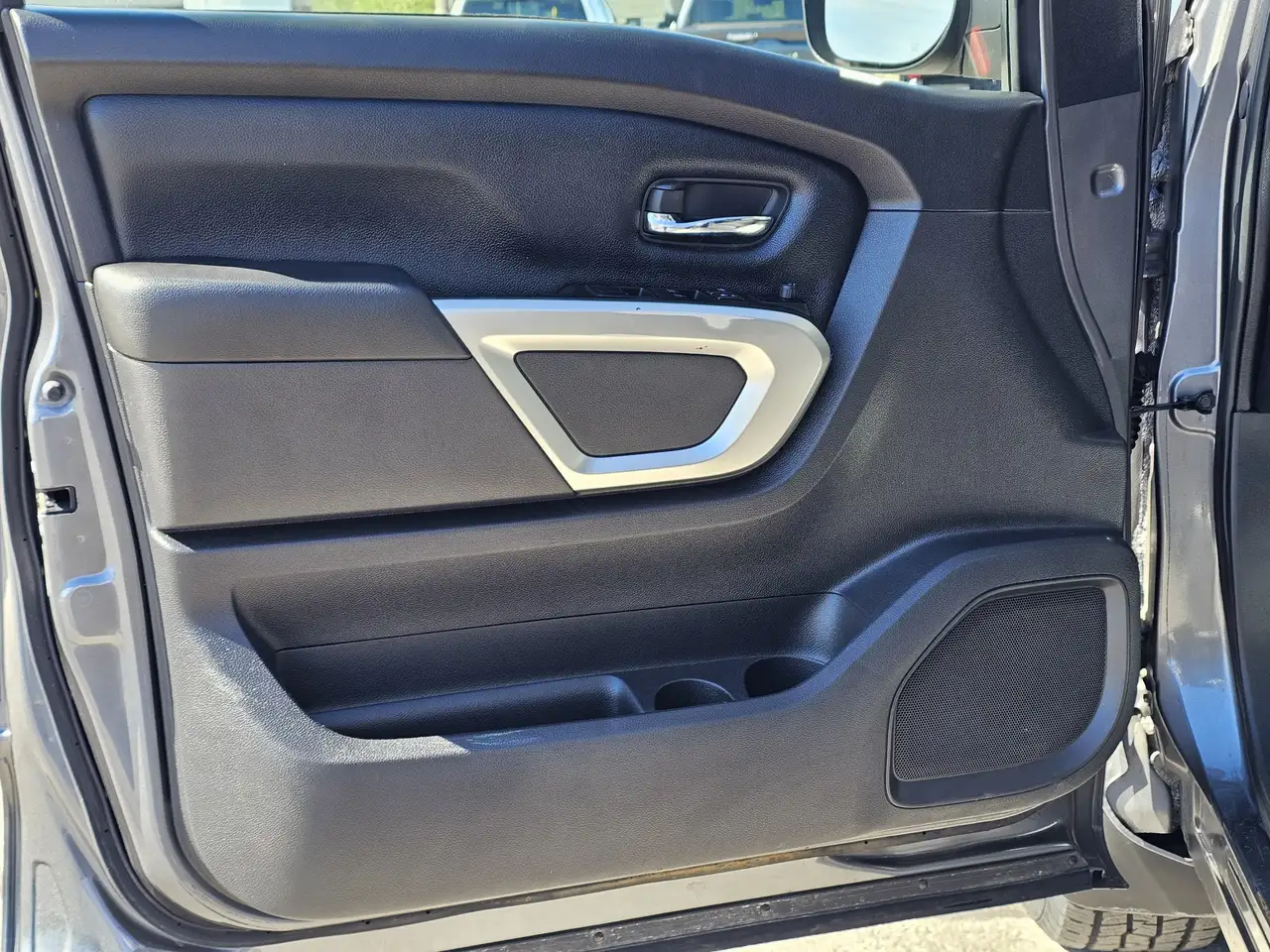 Nissan Titan снимка Nissan Titan